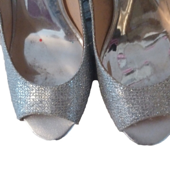  Badgley Mischka size 8 heels. Good used condition, no flaws. - Picture 3 of 10